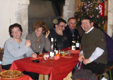 Joyeuse ambiance  la table des musiciens